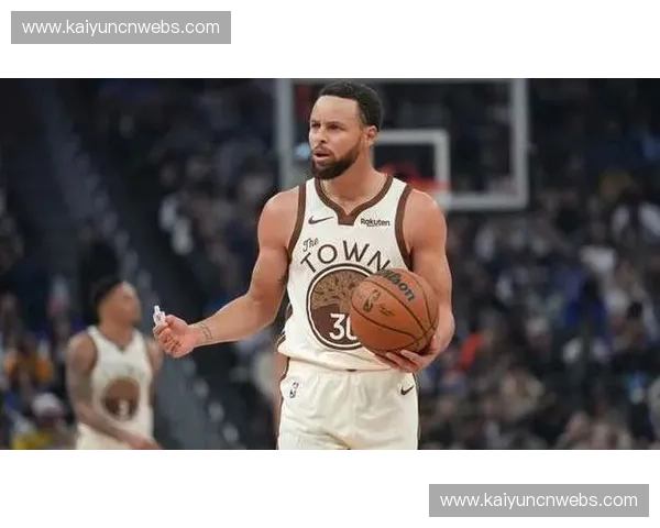 勇士队斯蒂芬-库里持续因伤缺阵